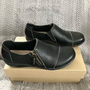 Clarks Women's Black Leather Loafers Comfort Collection Brand New